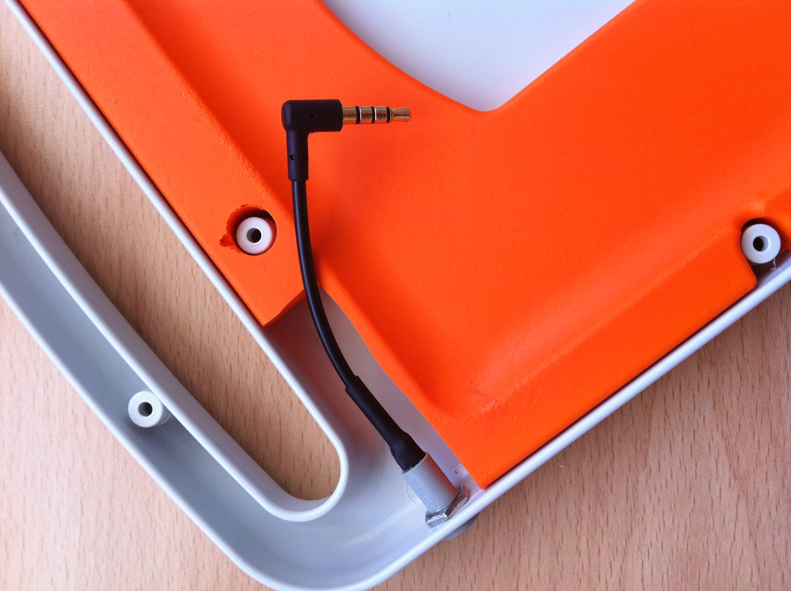 Uploaded File: Audio Cable Inside.JPG